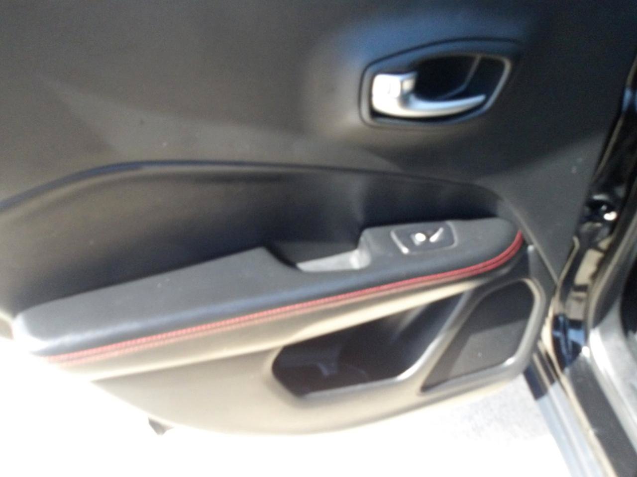 Used 2020 Jeep Compass Trailhawk AWD/4WD image 16
