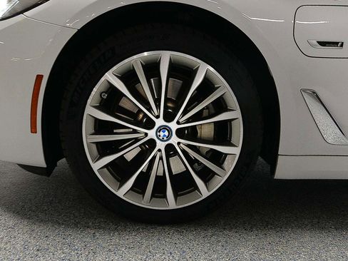 Certified 2023 BMW 530e w/ Premium Package image 5