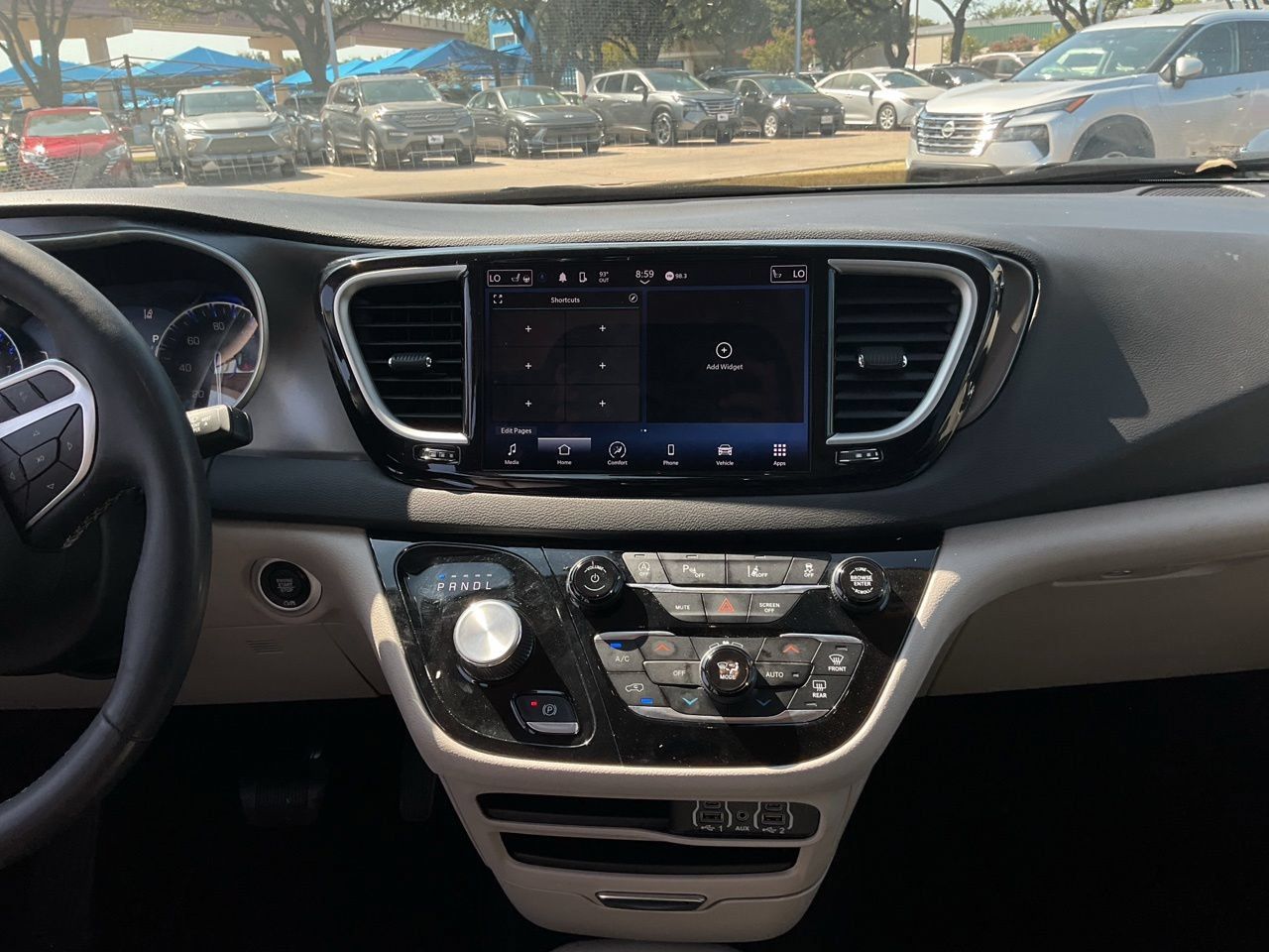 Used 2024 Chrysler Pacifica Touring-L FWD image 13