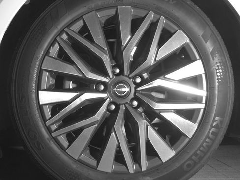 Used 2025 Nissan Altima 2.5 SV image 12