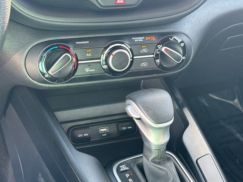 Used 2025 Kia Soul LX image 11