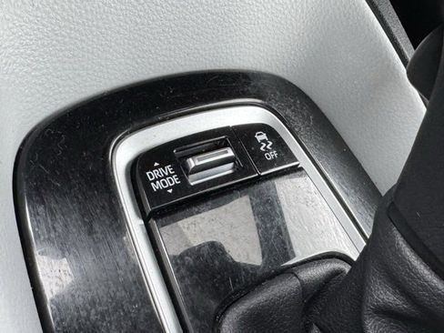 Certified 2025 Toyota Corolla SE image 13