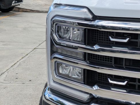 Used 2026 Ford F250 Lariat AWD/4WD image 9