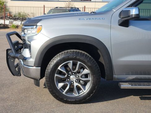 Used 2023 Chevrolet Silverado 1500 LT AWD/4WD image 9