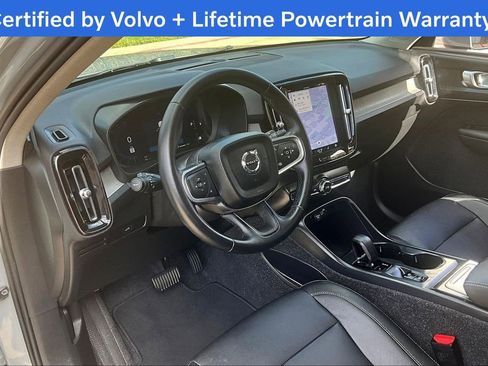 Certified 2025 Volvo XC40 B5 Core image 17