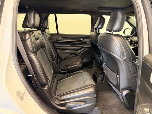 Used 2025 Jeep Grand Cherokee L Altitude RWD image 12