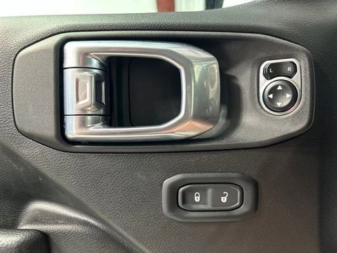 Used 2024 Jeep Wrangler Unlimited AWD/4WD image 21
