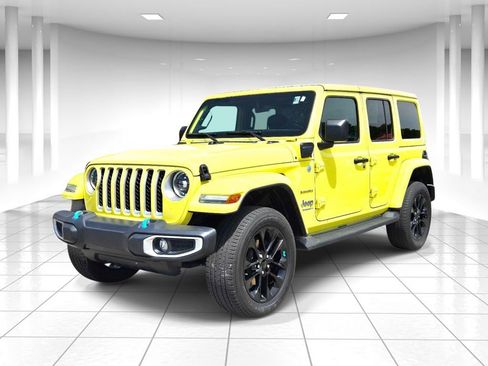 Used 2023 Jeep Wrangler Unlimited Sahara w/ Cold Weather Group AWD/4WD image 7