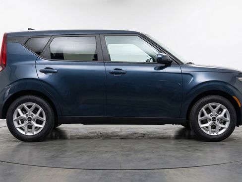 Used 2025 Kia Soul LX w/ LX Technology Package image 11