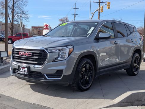 Used 2024 GMC Terrain SLE image 10