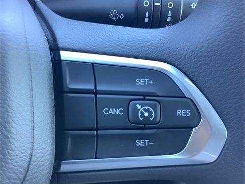 Certified 2025 Jeep Compass Sport image 19