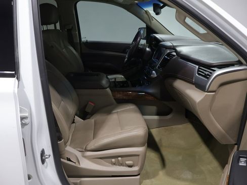 Used 2018 Chevrolet Suburban Premier AWD/4WD image 27