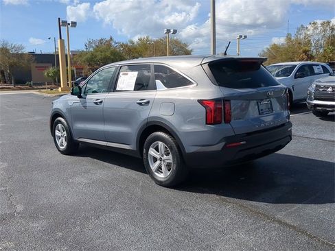 Used 2021 Kia Sorento LX image 8