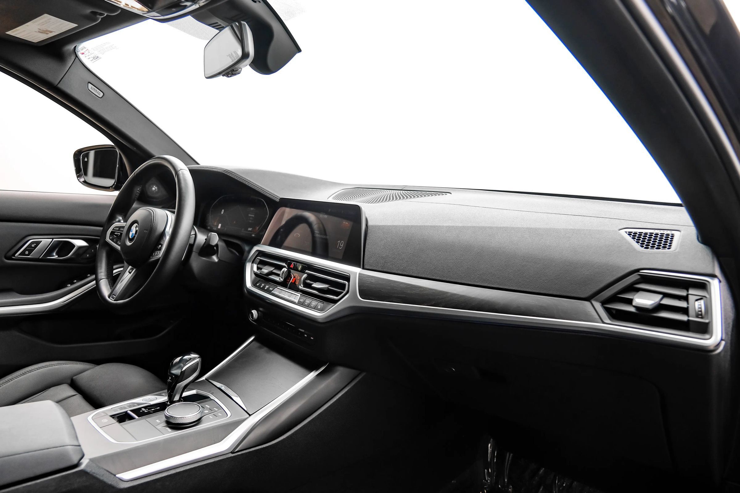 Used 2020 BMW 330i Sedan w/ M Sport Package RWD image 9