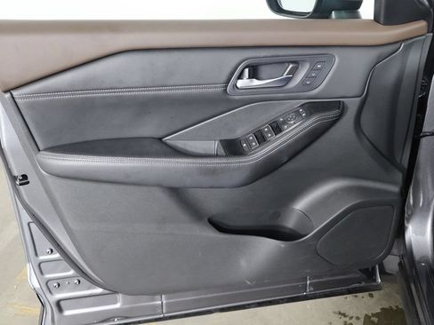 Used 2023 Nissan Rogue SL FWD image 18