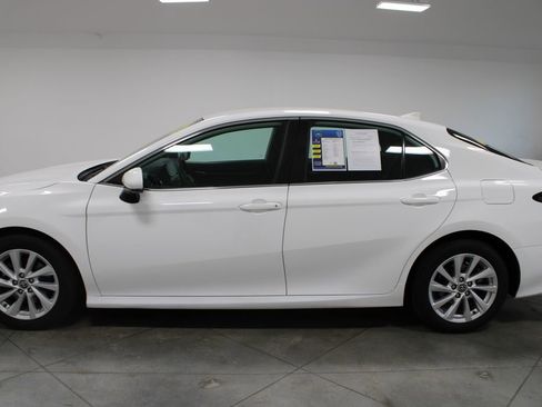 Used 2021 Toyota Camry LE image 6
