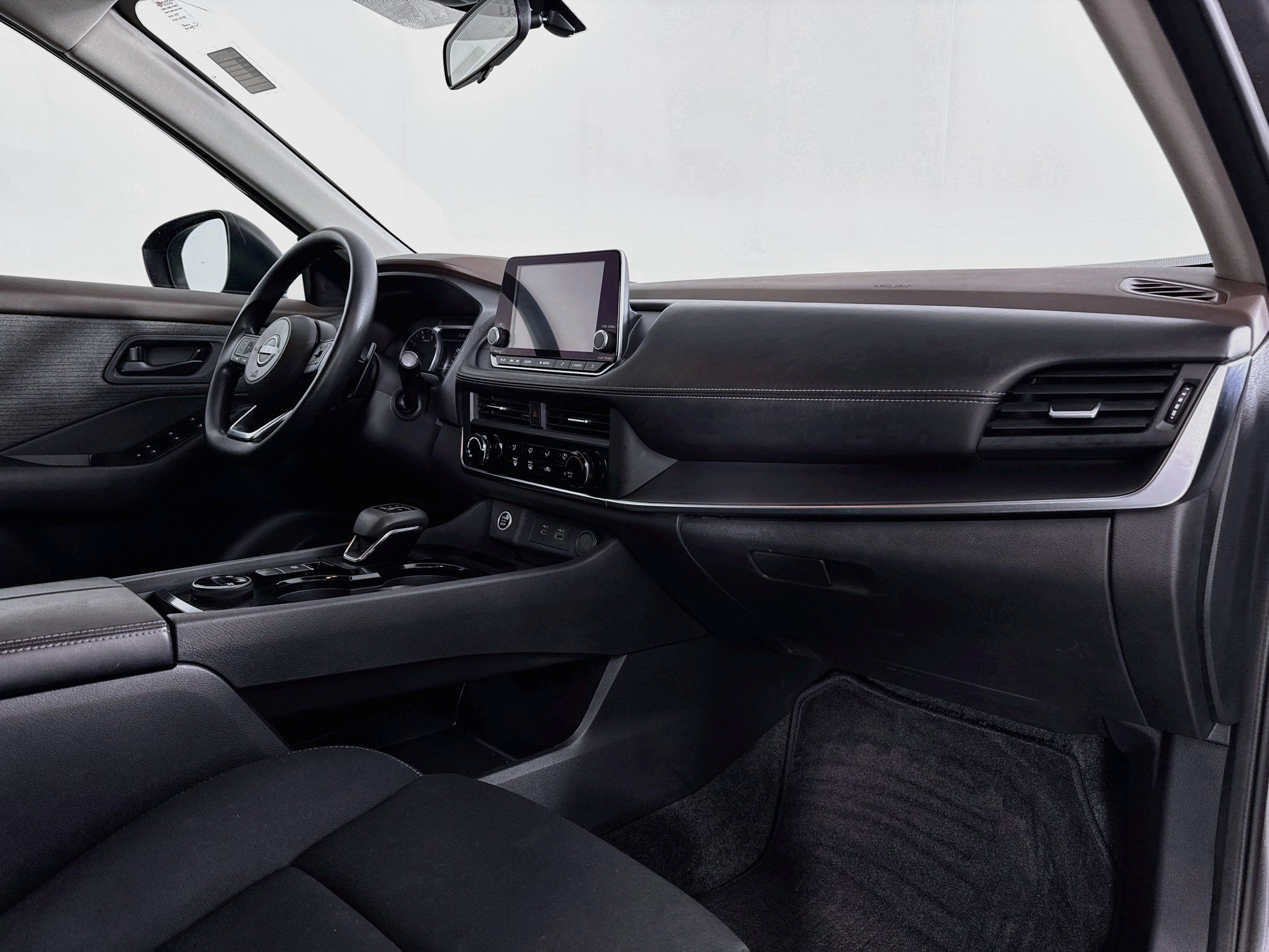 Used 2023 Nissan Rogue S AWD/4WD image 28