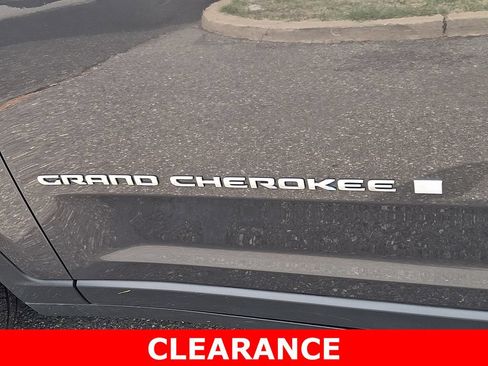Used 2025 Jeep Grand Cherokee Laredo X w/ Luxury Tech Group I AWD/4WD image 29