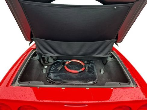 Used 2004 Chevrolet Corvette Coupe RWD image 19