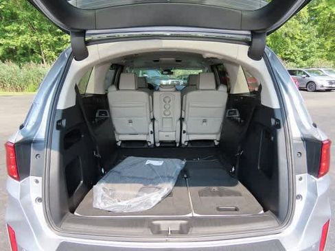 New 2026 Honda Odyssey Touring image 11