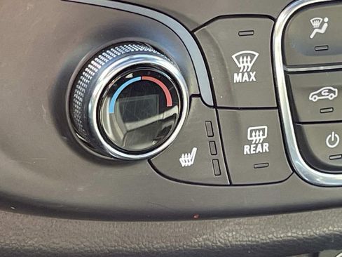 Used 2023 Chevrolet Traverse LT w/ LT Premium Package image 25