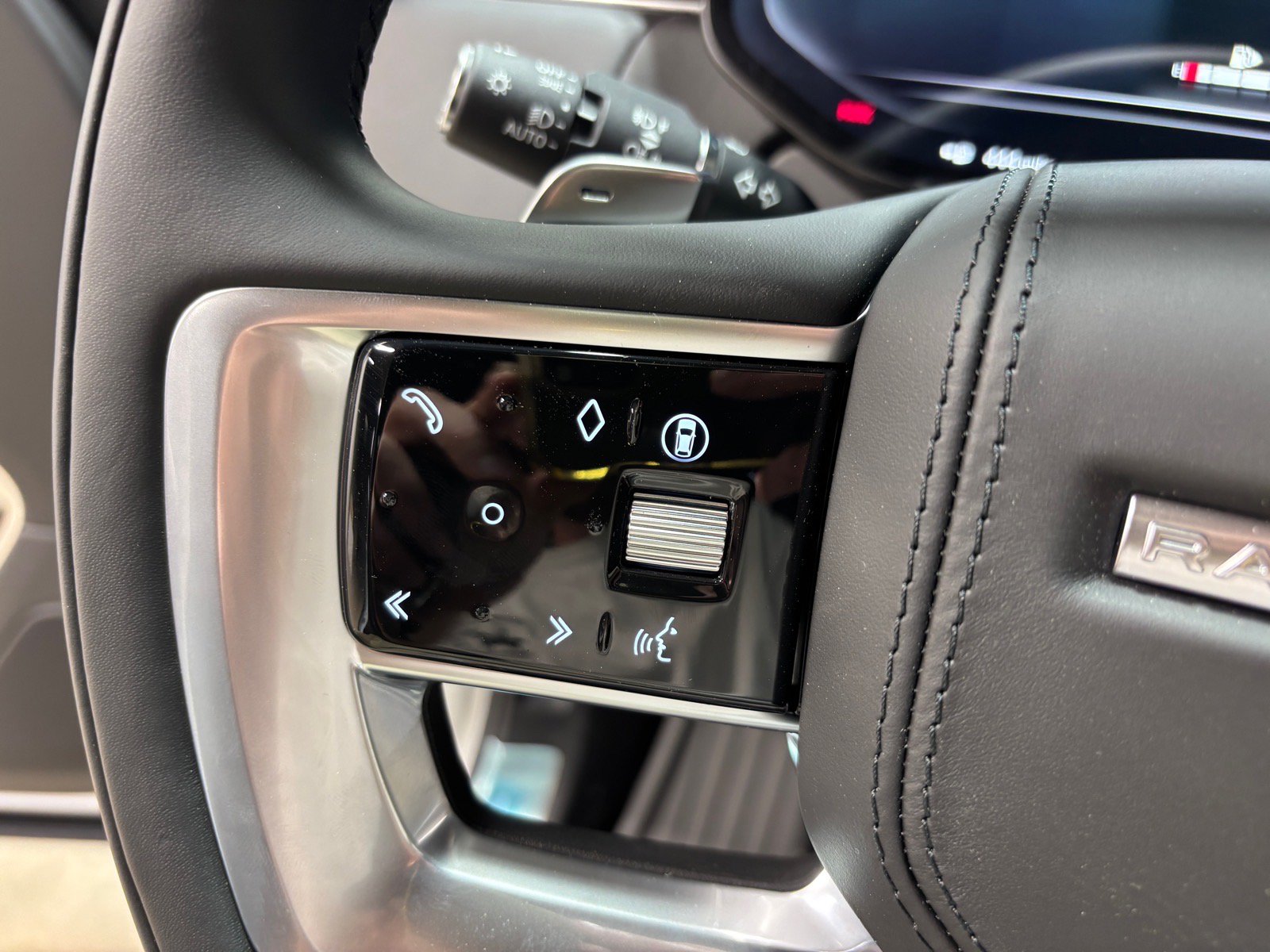 New 2026 Land Rover Range Rover SE AWD/4WD image 19