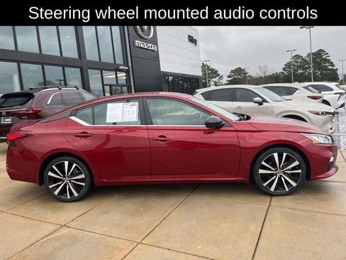 Used 2022 Nissan Altima 2.5 SR image 2