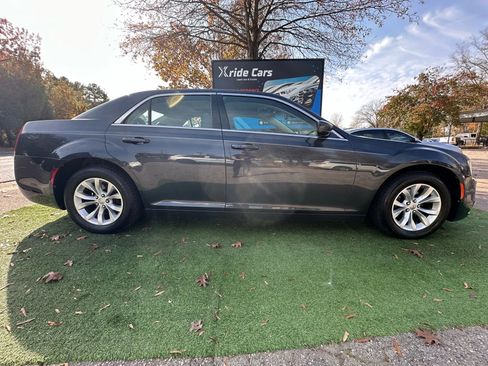 Used 2016 Chrysler 300 Limited image 8