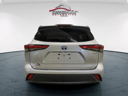 Used 2022 Toyota Highlander XLE AWD/4WD image 21