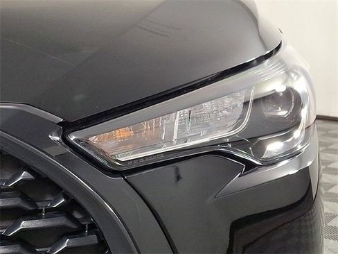 Used 2024 Toyota Corolla Cross LE image 12