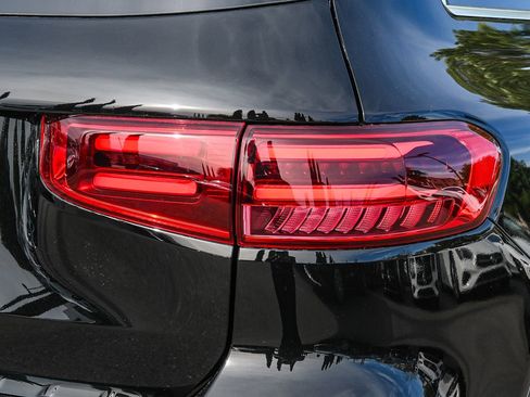 New 2026 Mercedes-Benz GLB 250 image 7