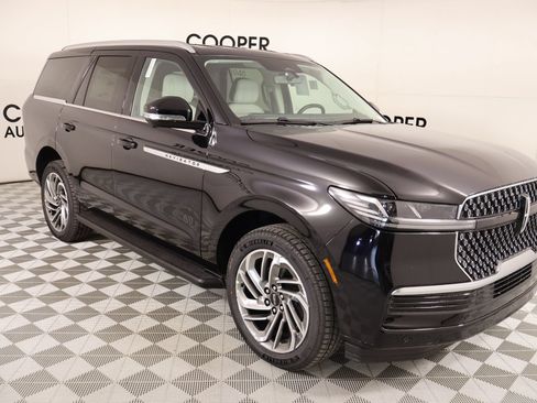 New 2026 Lincoln Navigator Premiere AWD/4WD image 1