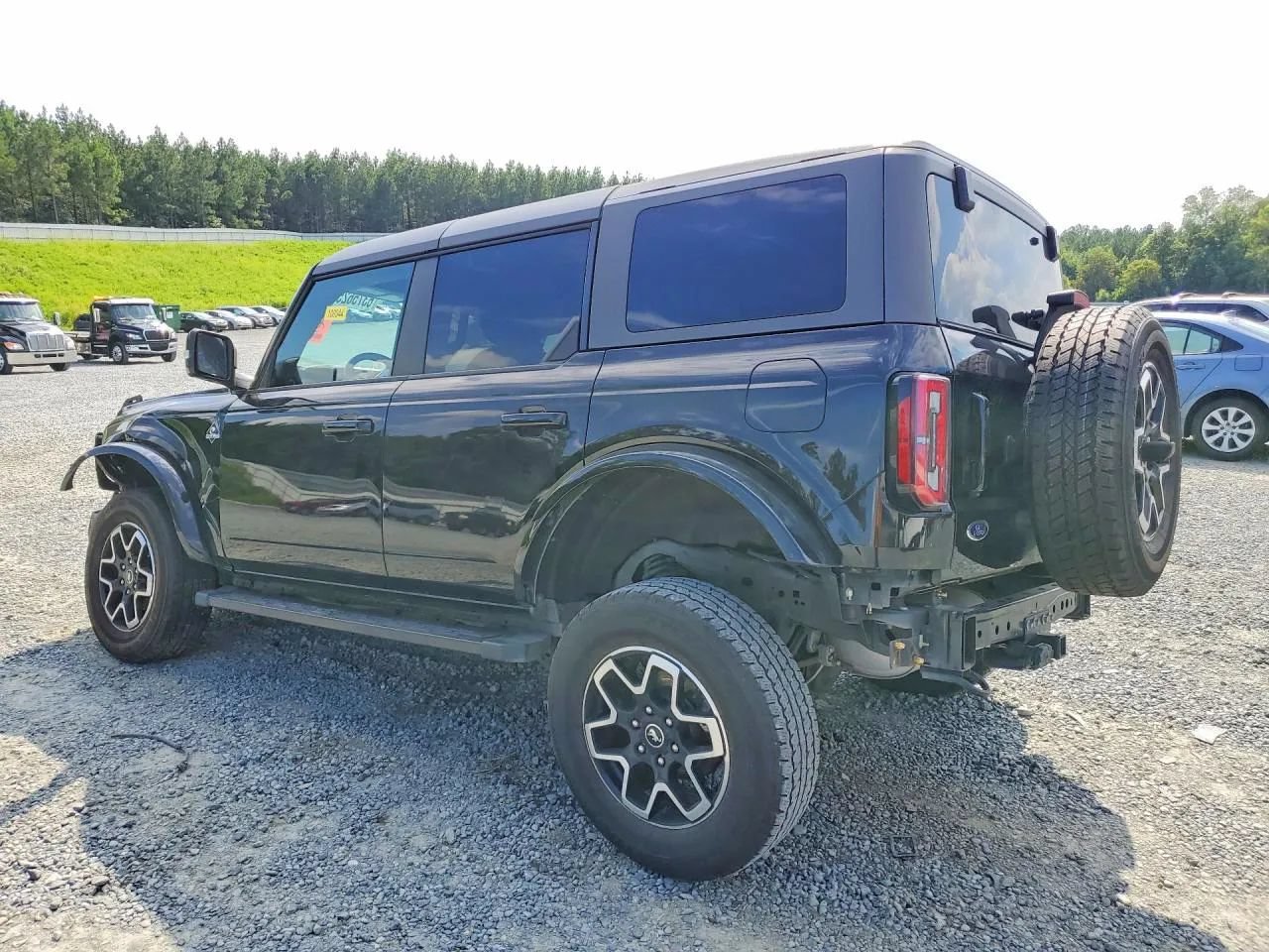 Used 2024 Ford Bronco Outer Banks AWD/4WD image 3