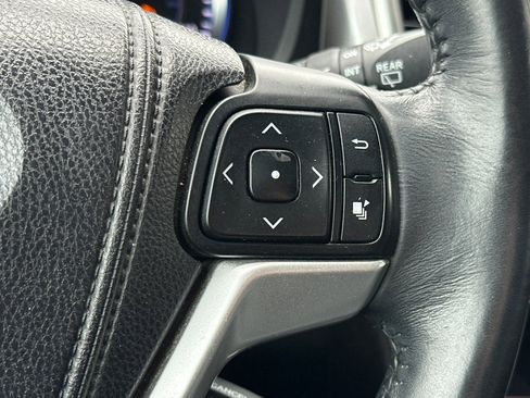 Used 2014 Toyota Highlander Limited image 31