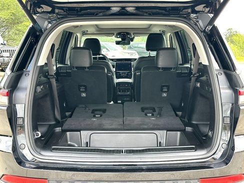 Used 2023 Jeep Grand Cherokee L Limited w/ Luxury Tech Group II RWD image 31