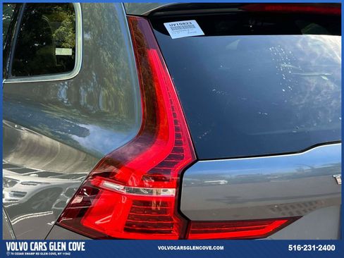 Certified 2019 Volvo XC60 T6 Momentum w/ Advanced Package image 9