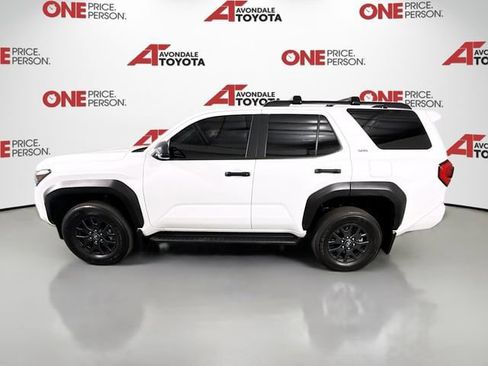 Used 2025 Toyota 4Runner SR5 AWD/4WD image 5