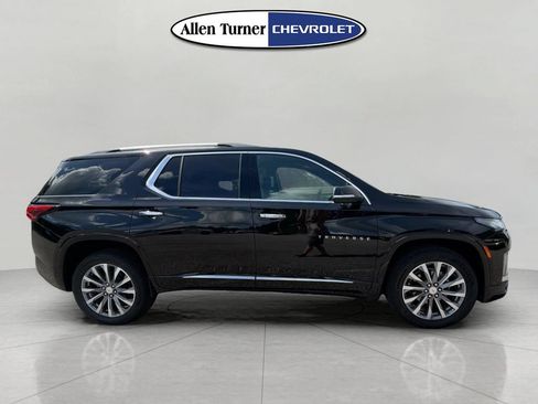 Used 2023 Chevrolet Traverse Premier FWD image 3