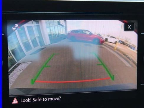 Used 2025 Volkswagen Jetta SE w/ Sunroof Package image 35