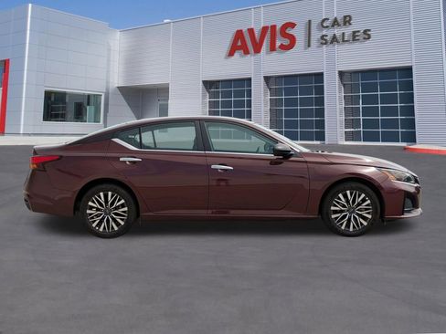 Used 2025 Nissan Altima 2.5 SV FWD image 5