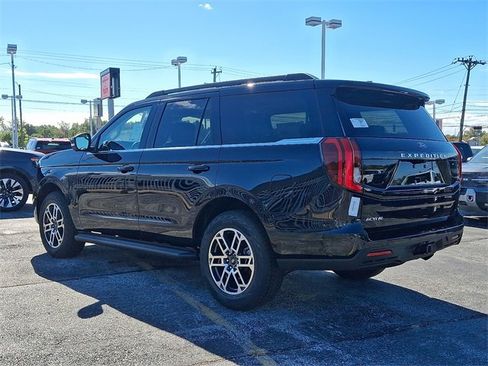 New 2025 Ford Expedition Active image 3