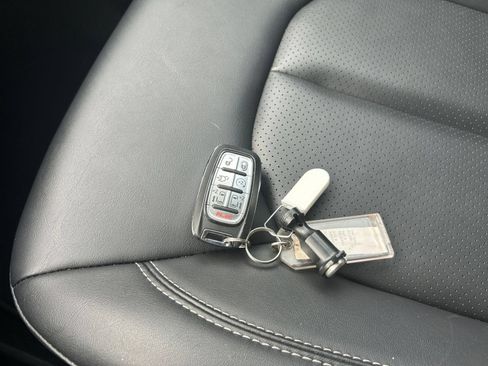 Used 2025 Chrysler Pacifica Select FWD image 15