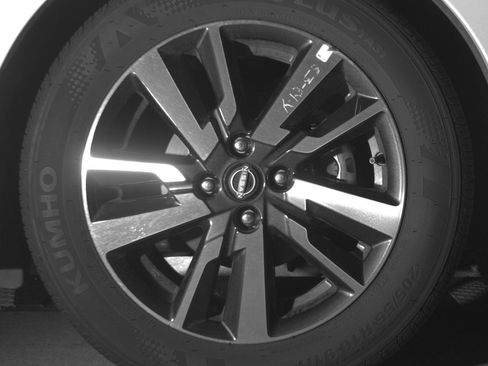 Used 2025 Nissan Versa SV image 13