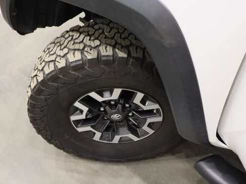 Used 2020 Toyota Tacoma TRD Sport image 37