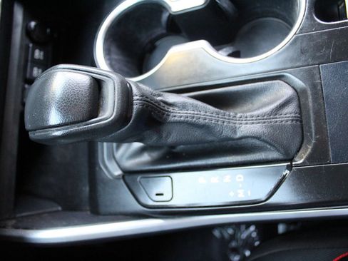 Used 2021 Toyota Highlander L FWD image 24