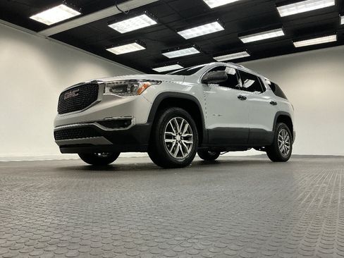 Used 2019 GMC Acadia SLE FWD image 2