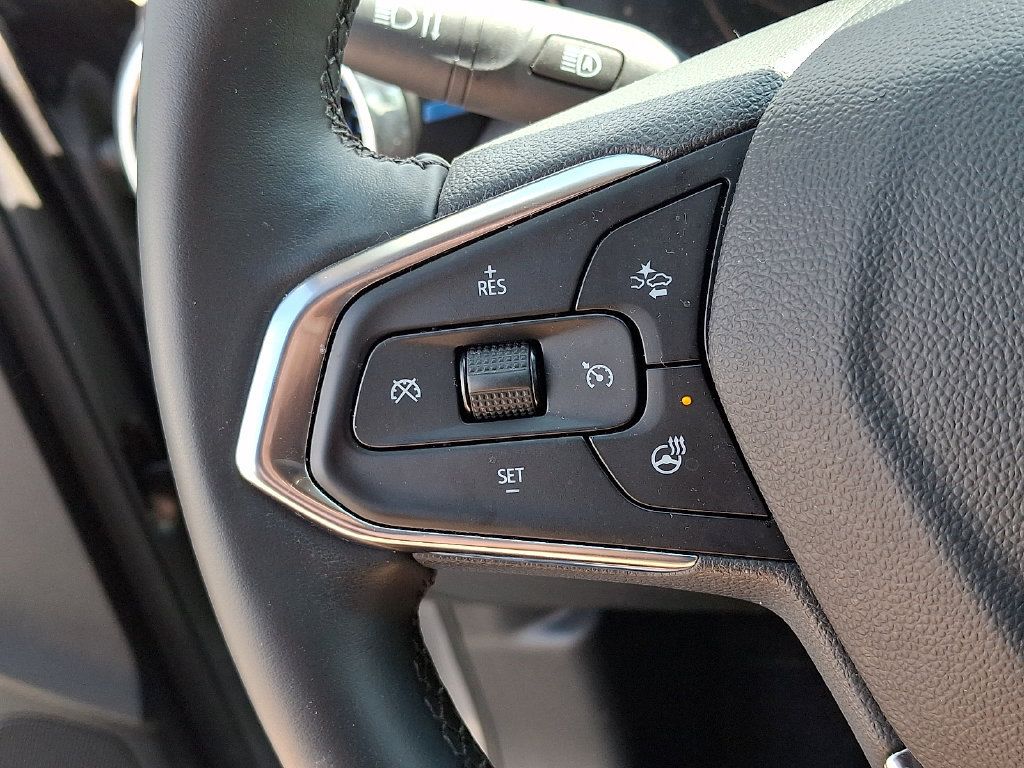 Used 2025 Chevrolet Trax LT w/ Driver Confidence Package FWD image 22