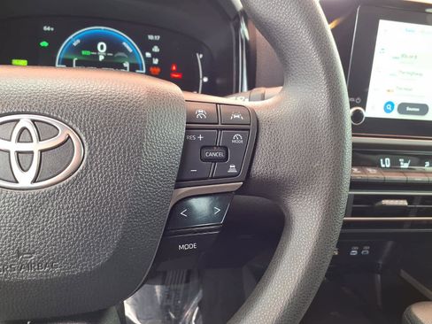 Used 2025 Toyota Camry LE FWD image 11