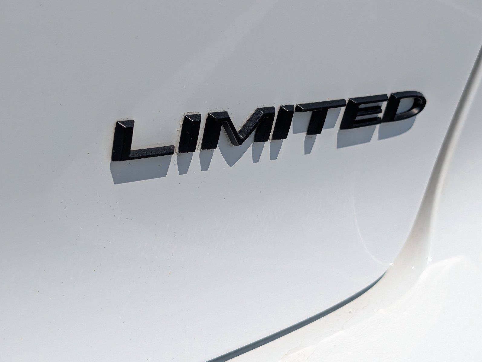 Used 2025 Chrysler Pacifica Limited FWD image 35