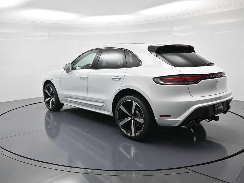 Certified 2026 Porsche Macan AWD/4WD image 3